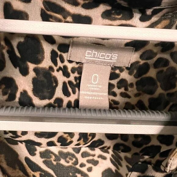 EUC Chico’s Animal Print Long Sleeve Blouse with tie Bottom #010 - Picture 2 of 8